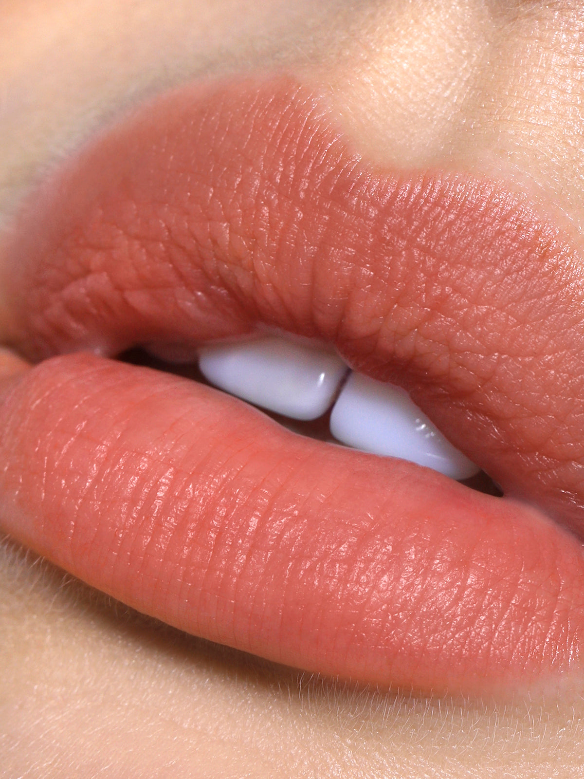 REFY LIP BLUSH IN SHADE AMBER CLOSE UP LIP