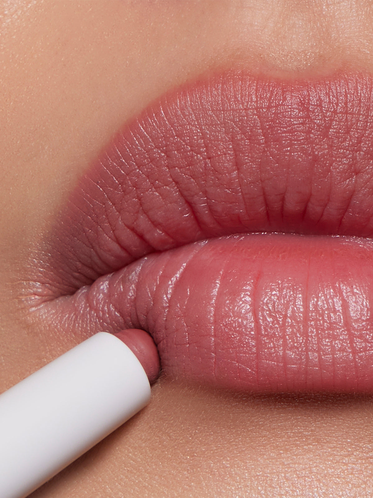 | desc: | text: light Blur Liner in shade Mauve