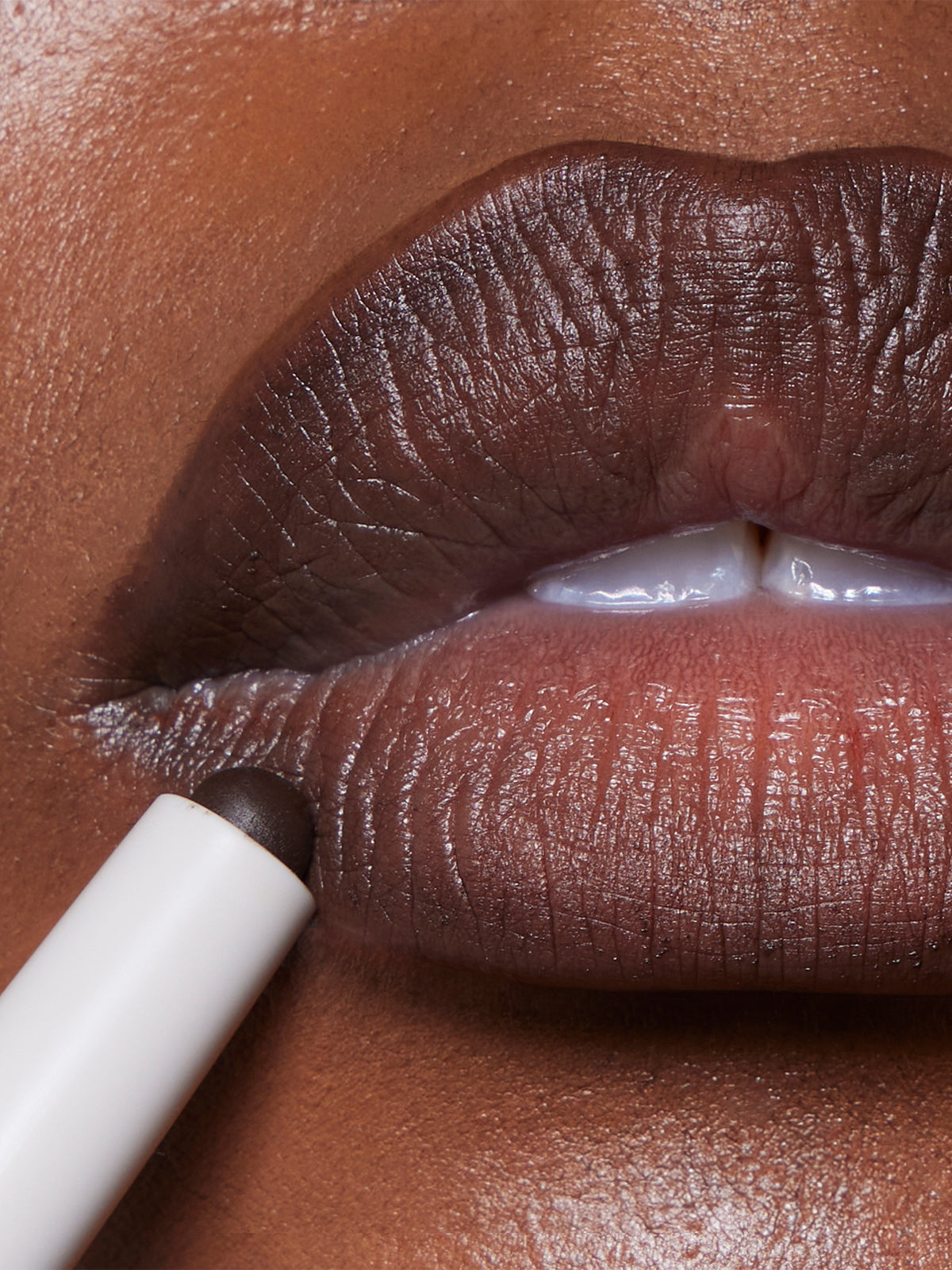 | desc: | text: light Blur Liner in shade Teak