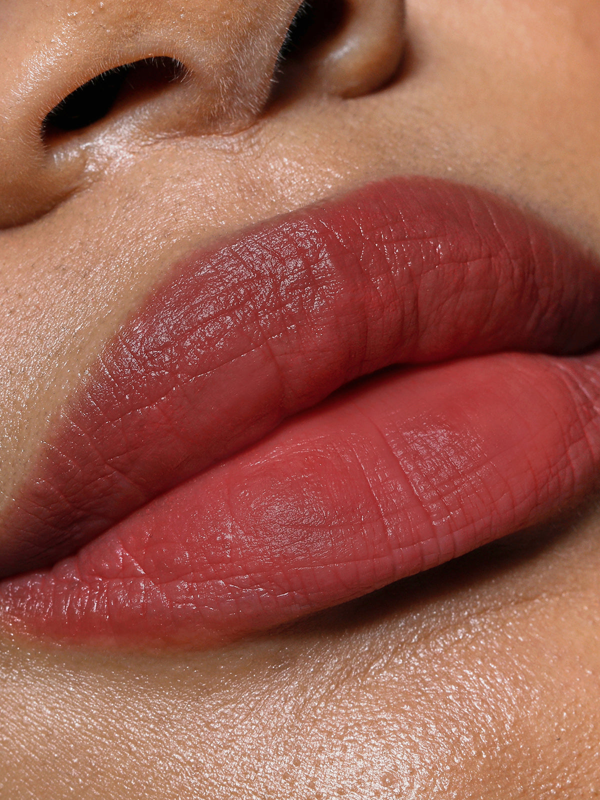 REFY LIP BLUSH IN SHADE WINE CLOSE UP LIP