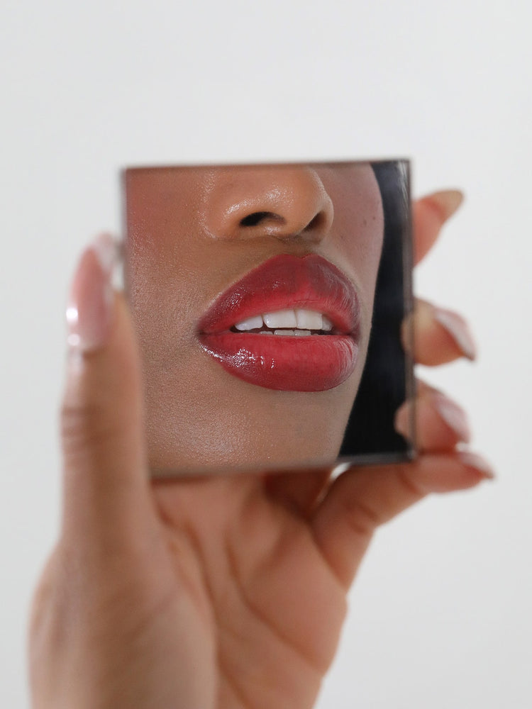 REFY COMPACT MIRROR IN USE