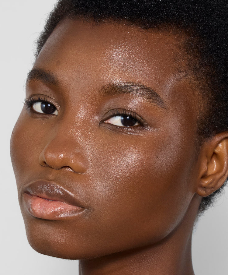 Elisabeth wears shade Cedar