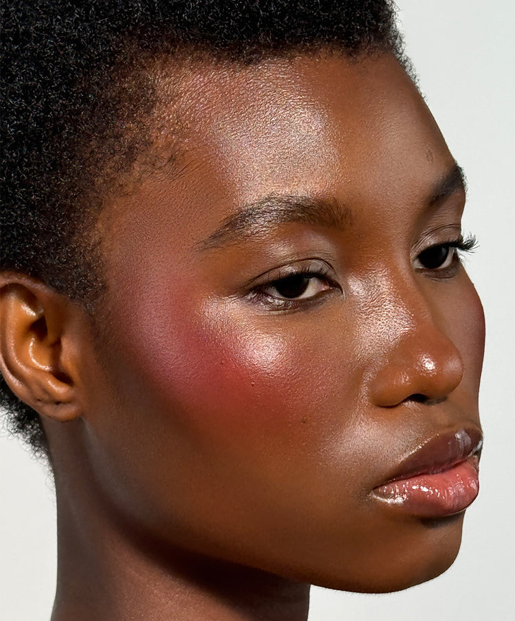 Elisabeth wears shade Guava