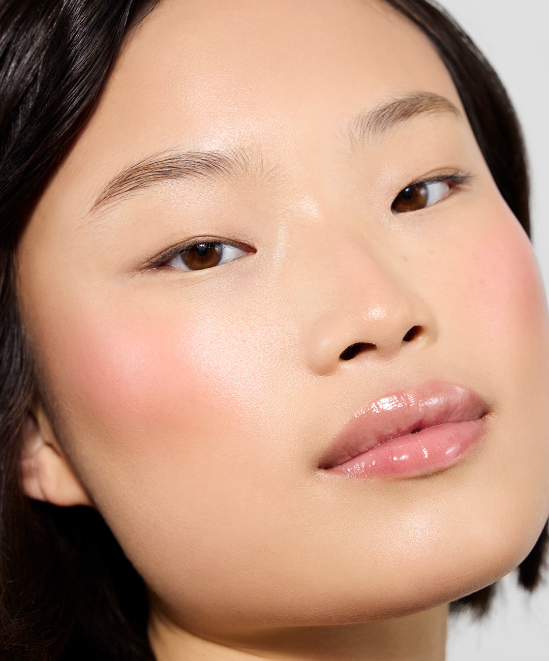 | desc: Wenli wears Rose/Rosewood