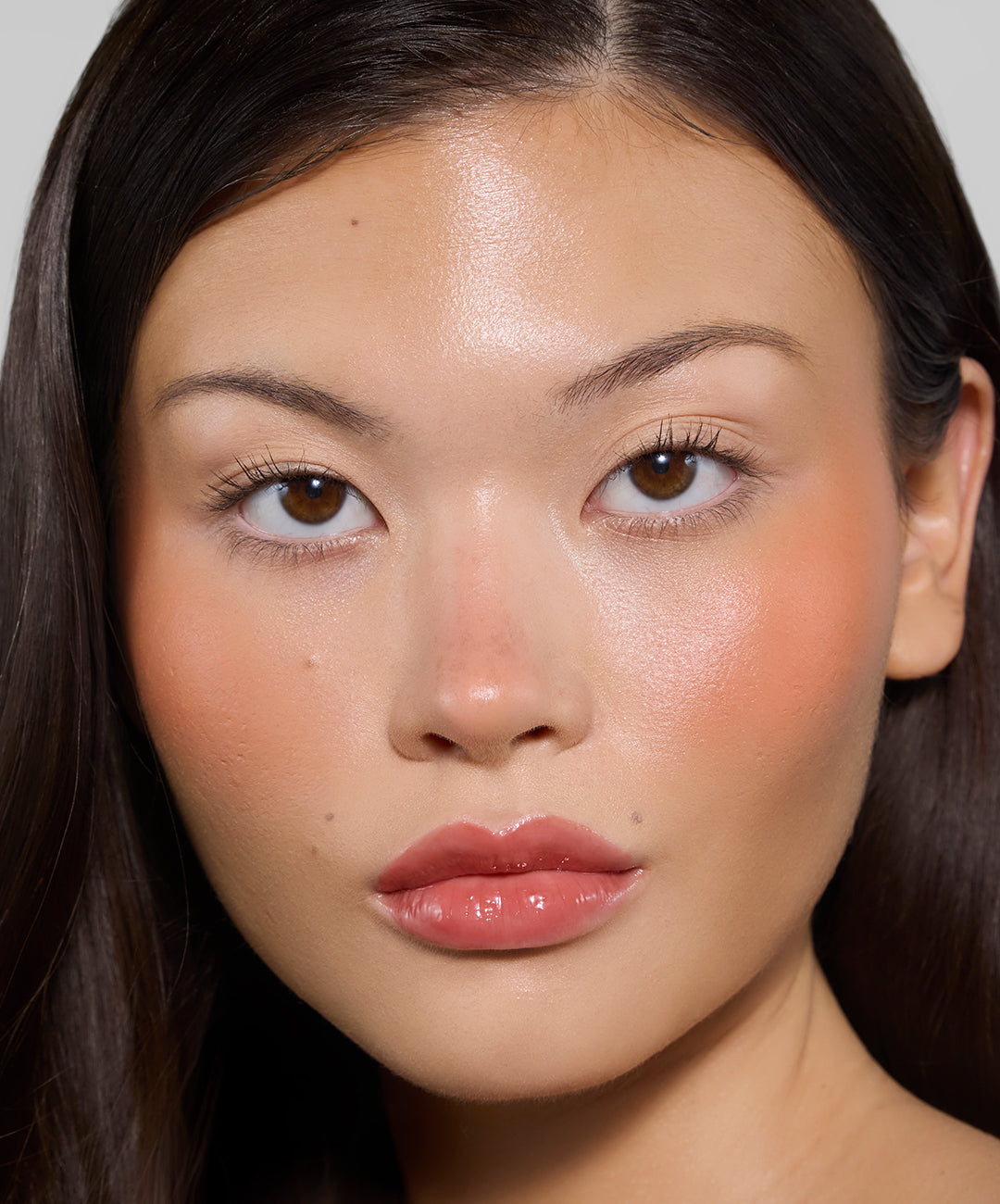 | desc: Tuti wears Peach/Dusk